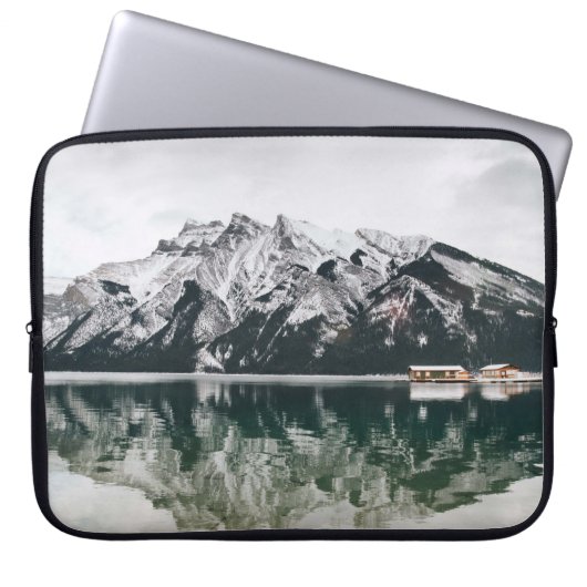 SCHNEEBEDECKTER BERG LAPTOPSCHUTZHÜLLE (Vorderseite)