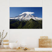 Schneebedeckter Berg mit blauem Himmel und Wald Poster (Küche)