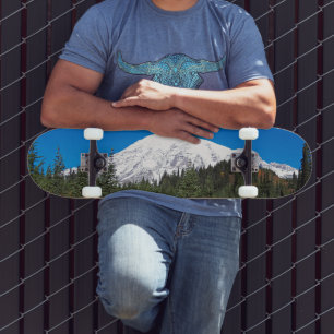 Schneebedeckter Berg Rainier Landschaft Skateboard