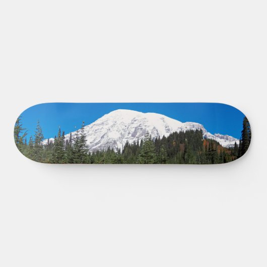 Schneebedeckter Berg Rainier Landschaft Skateboard (Horizontal)