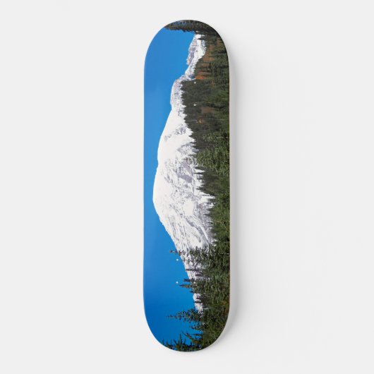 Schneebedeckter Berg Rainier Landschaft Skateboard (Vorderseite)
