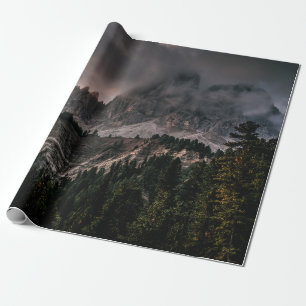 SCHNEEBEDECKTER BERG UNTER GRAUEM BEWÖLKTEM HIMMEL GESCHENKPAPIER