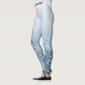 Schneebedeckter Buchenwald im Nebel Leggings (Links)