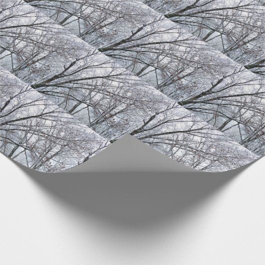 Schneebedeckter Eichenbaum Geschenkpapier (Ecke)