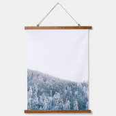 Schneebedeckter Fichtenwald Wandteppich Mit Holzrahmen (Vorderseite)
