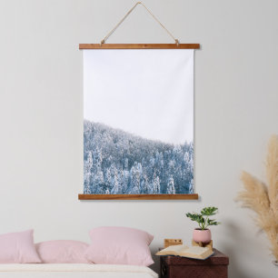 Schneebedeckter Fichtenwald Wandteppich Mit Holzrahmen