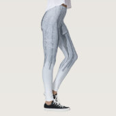 Schneebedeckter gefrorener Wald im Winter Leggings (Rechts)