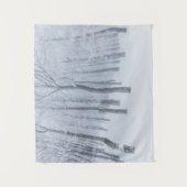 Schneebedeckter gefrorener Wald im Winter Wandteppich (Vorderseite)