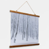Schneebedeckter gefrorener Wald im Winter Wandteppich Mit Holzrahmen (Gewinkelt)