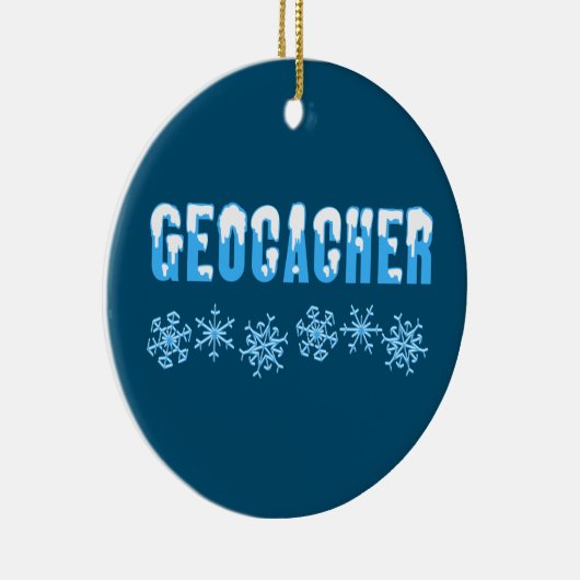 Schneebedeckter Geocacher Keramik Ornament (Rechts)