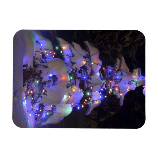 Schneebedeckter, hellblauer Weihnachtsbaum Magnet (Horizontal)