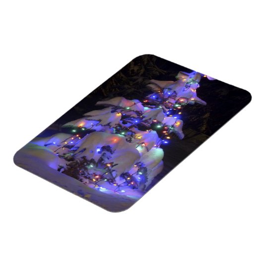 Schneebedeckter, hellblauer Weihnachtsbaum Magnet (Linke Seite)