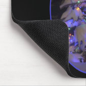 Schneebedeckter, hellblauer Weihnachtsbaum Mousepad (Ecke)