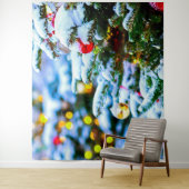 Schneebedeckter Weihnachtsbaum im Freien Wandteppich (Beispiel)