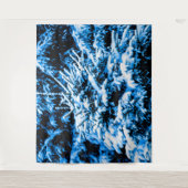 Schneebedeckter Weihnachtsbaum im Wald Wandteppich (Vorderseite)