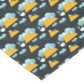 Schneebedeckter Winterwaldberg Tischdecke (Schrägansicht)