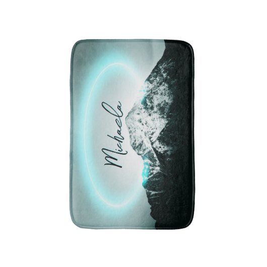 Schneeberg mysteriös blaues Neonlicht-Monogramm Badematte (Vorderseite Vertikal)