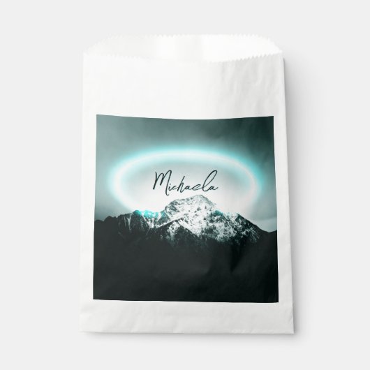 Schneeberg mysteriös blaues Neonlicht-Monogramm Geschenktütchen (Vorderseite)