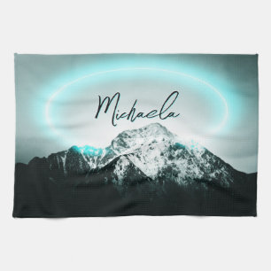 Schneeberg mysteriös blaues Neonlicht-Monogramm Geschirrtuch