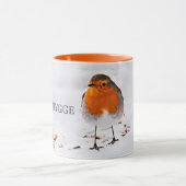 Schneeberge mit einem niedlichen Rotkehlvogel Tasse (Zentrum)