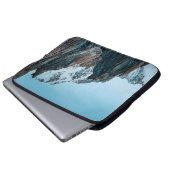 SCHNEEBERGE WÄHREND DES TAGES LAPTOPSCHUTZHÜLLE (Vorne Knopf)