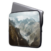 SCHNEEBERGE WÄHREND DES TAGES LAPTOPSCHUTZHÜLLE (Vorderseite Links)