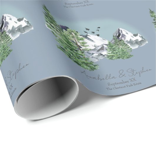 Schneebewald Landschaft Pine Forest on Dusty Blue Geschenkpapier (Rolleneckpunkt)