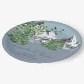 Schneebewald Landschaft Pine Forest on Dusty Blue Pappteller (Schrägansicht)