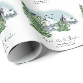 Schneebewaldete Landschaft mit Pinienwäldern Geschenkpapier (Rolleneckpunkt)