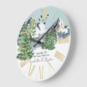 Schneebewaldete Landschaft mit Pinienwäldern Große Wanduhr (Winkel)