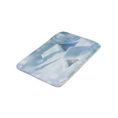 Schneedecke in einem Wald Badematte (Schrägansicht)