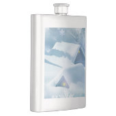 Schneedecke in einem Wald Flachmann (Rechts)