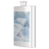 Schneedecke in einem Wald Flachmann (Links)