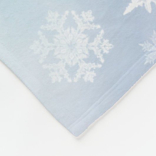 Schneedecke in einem Wald Fleecedecke (Ecke)