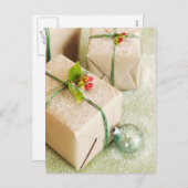 Schneedeckte Weihnachtsgeschenke Feiertagspostkarte (Vorne/Hinten)