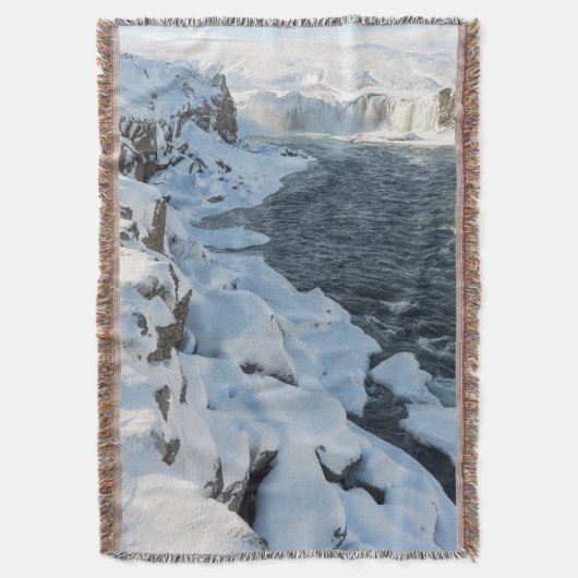Schneedeckter Godafoss-Wasserfall Decke (Vorderseite Vertikal)