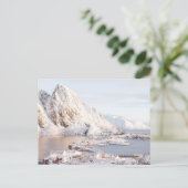 Schneedorf Rustikales Haus Weihnachten Postkarte (Stehend Vorderseite)