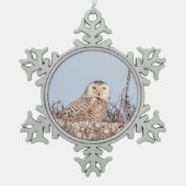Schneeeule am Strand Schneeflocken Zinn-Ornament (Vorderseite)