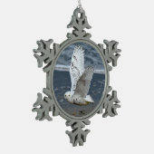 Schneeeule am Strand Schneeflocken Zinn-Ornament (Links)