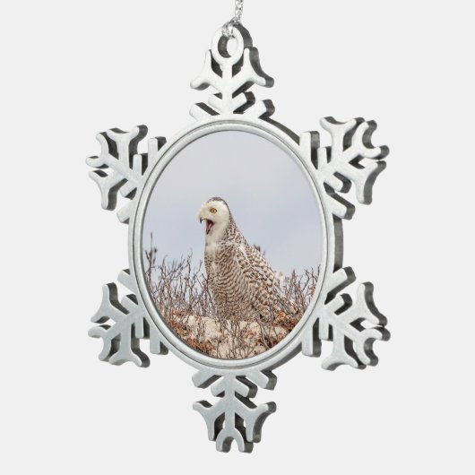 Schneeeule am Strand Schneeflocken Zinn-Ornament (Rechts)