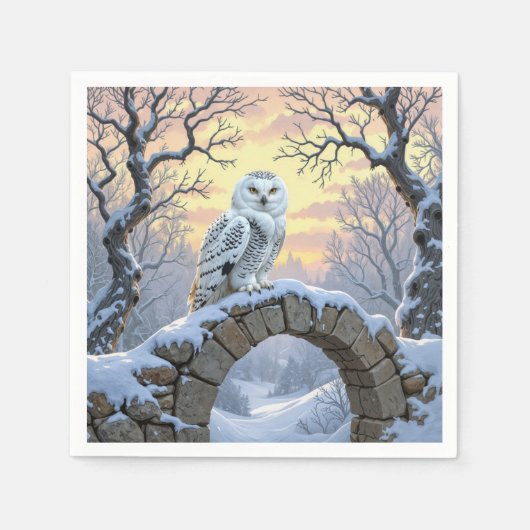 Schneeeule auf einem steinernen Bogen Serviette (Vorderseite)