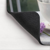 Schneeeule in einer Teetasse mit Flieder Mousepad (Ecke)
