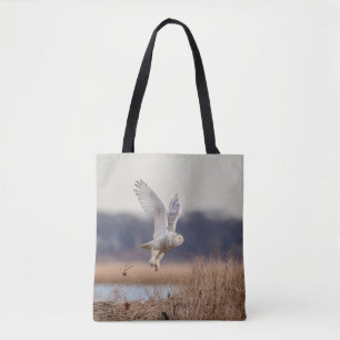 Schneeeule startet tasche