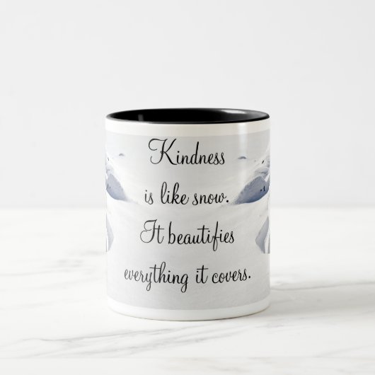 Schneefahrten über Steine Zweifarbige Tasse (Mittel)