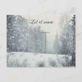 Schneefall im Winterwald Feiertagspostkarte