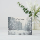 Schneefall im Winterwald Feiertagspostkarte (Stehend Vorderseite)