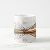 SCHNEEFELSBERG WÄHREND DER SCHNEE KAFFEETASSE (Mittel)