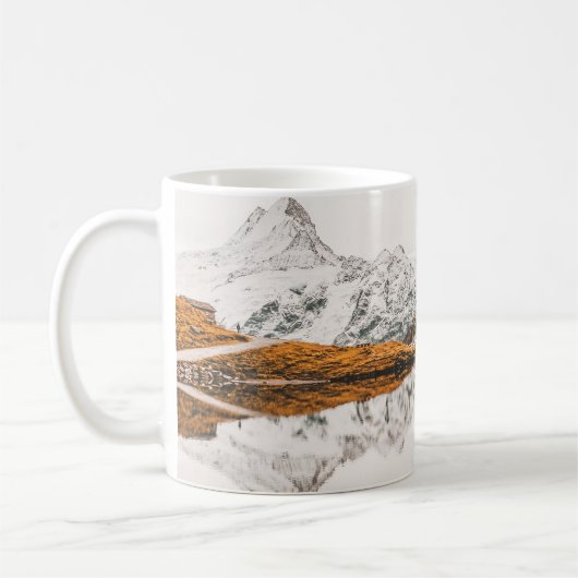 SCHNEEFELSBERG WÄHREND DER SCHNEE KAFFEETASSE (Links)