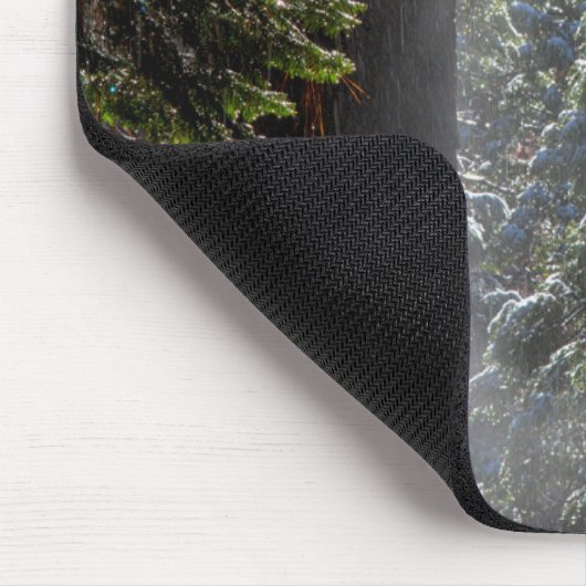 Schneefeuer im Wald Mousepad (Ecke)