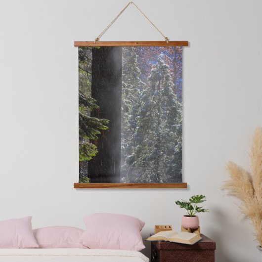 Schneefeuer im Wald Wandteppich Mit Holzrahmen (Schlafzimmer)